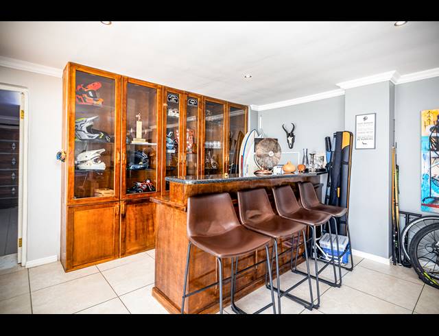 4 BEDROOM FREESTANDING TO LET IN TABLE VIEW